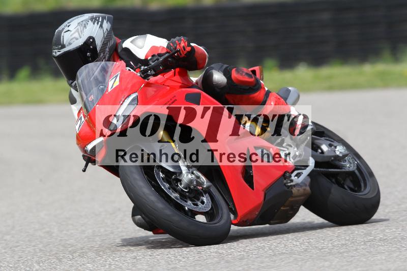 Archiv-2025/10 23.04.2025 Cornu Master School ADR/rot-rouge/27